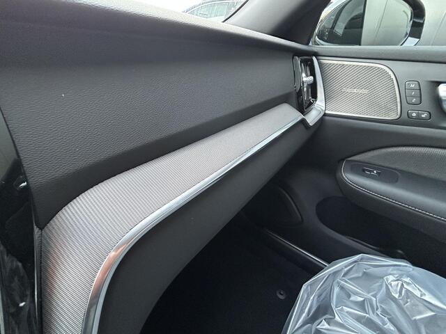 Volvo V60 2.0 T8 Plug-in hybrid AWD Plus Perform. Ed. Dark Pano dak / Head-up display / Visual park assist / Extra getint glas / 19"triplesp wielen / Nappa-open grit contourstoelen