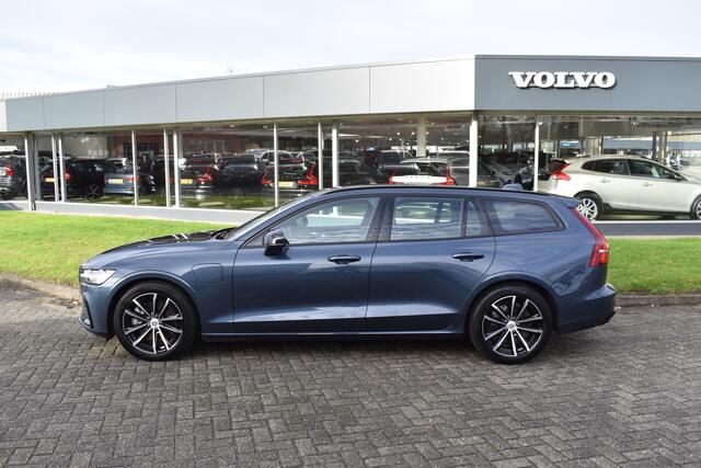 Volvo V60 T6 AWD 350PK Plug-in Hybrid Plus Dark | Trekhaak | H&K | 360 Camera| Blis | ACC | Leder | Stuurverwarming