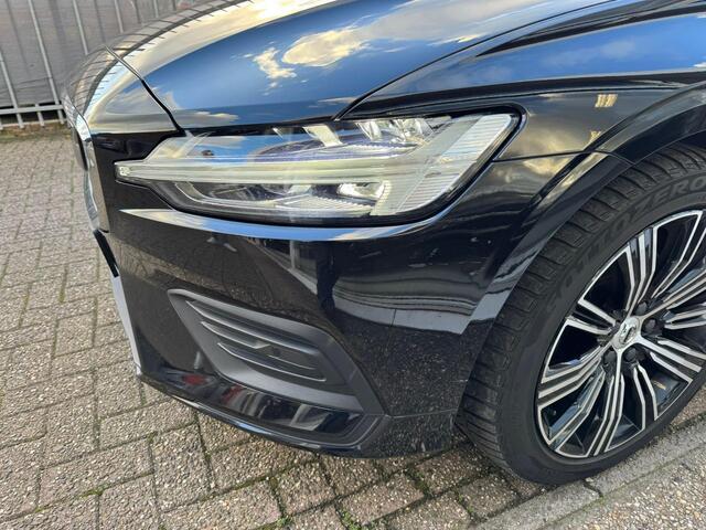 Volvo V60 2.0 B3 Momentum Advantage | 1e eigenaar | Automaat | Cruise control | Keyless entry | Navigatiesysteem | APK tot 26-03-2027 | NAP |