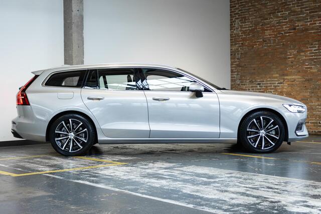 Volvo V60 T6 Plug-in hybrid AWD Essential Bright | Lederen bekleding | Electrische wegklapbare trekhaak | Stoelverwarming | Adaptive cruise Control | Parkeersensoren voor + achter | Parkeercamera | BLIS | Stuurwielverwarming