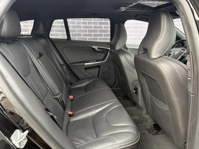 Volvo V60 2.0 T4 Business Sport | Trekhaak | Schuif/kantel dak| Standkachel | Keyless entry/start | DAB | Camera | Parkeersensoren V+A | Extra getint glas |