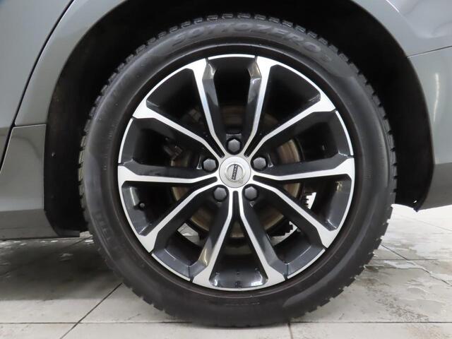 Volvo V60 2.0 B4 Momentum Business 2e-Eig. & Keurig-Onderh. BOVAG-Garantie. NL-Auto.