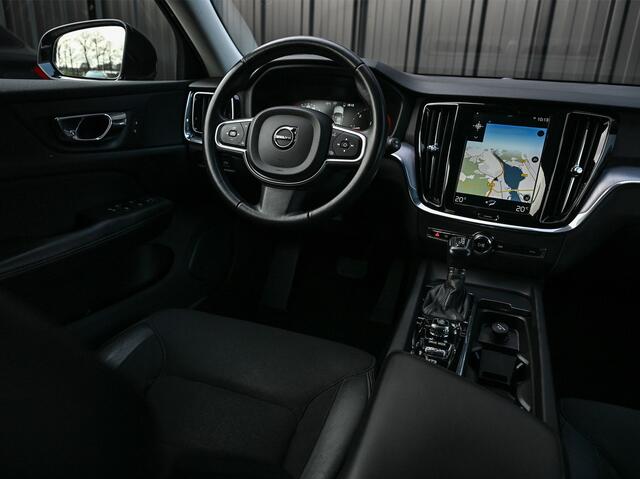 Volvo V60 2.0 D4 Momentum · Camera · Blis · Adaptive Cruise · Virtual Cockpit · Lane Assist · Apple Carplay/Android Auto · Trekhaak