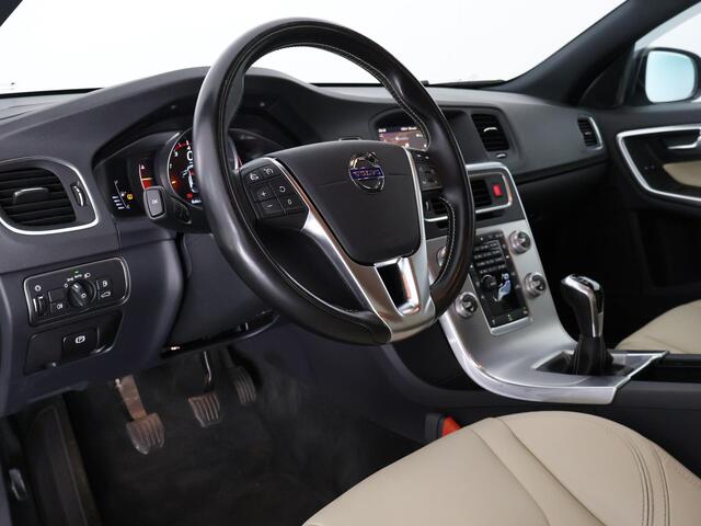 Volvo V60 2.0 T3 POLAR+DYNAMIC BLACKLINE-R GARANTIE 10-2028* LEDER +STOELVERWARMING. PDC.AFNEEMBARE TREKHAAK.GOED ONDERHOUDEN