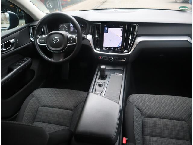 Volvo V60 2.0 B3 Momentum Advantage