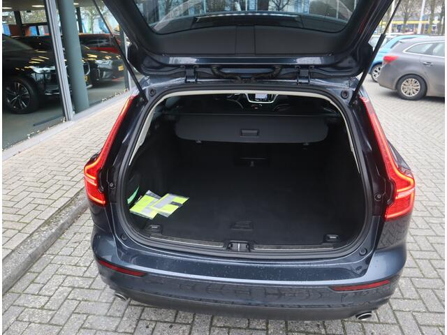 Volvo V60 2.0 B3 Momentum Advantage