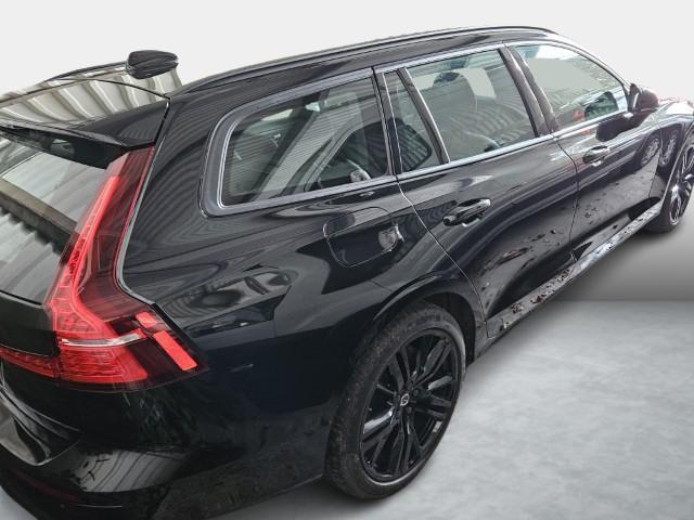 Volvo V60 2.0 B3 Essential Edition | 19" Black Edition Velgen | Sport Pack | Leder | Adaptieve Cruise Control | Stoelverwarming | Park Assist |