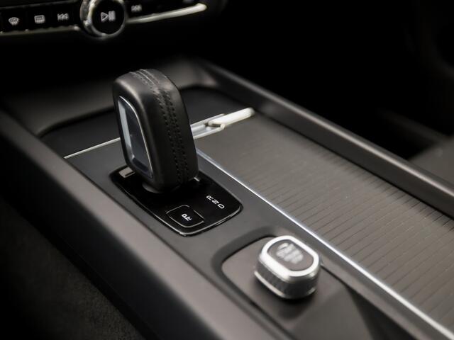 Volvo V60 2.0 B3 Sport 177Pk Automaat (APPLE CARPLAY, GROOT NAVI, CAMERA, ELEK ACHTERKLEP, SPORTSTOELEN, ADAPTIVE CRUISE, LANE ASSIST, NIEUWSTAAT)