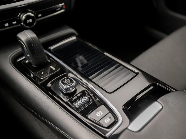 Volvo V60 2.0 T6 Recharge AWD Sport 390Pk Automaat (APPLE CARPLAY, GROOT NAVI, CAMERA, KEYLESS, SPORTSTOELEN, ADAPTIVE CRUISE, TREKHAAK, ELEK ACHTERKLEP, NIEUWSTAAT)