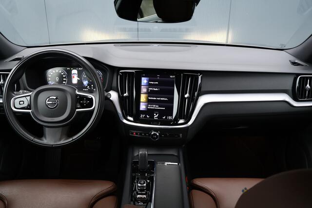 Volvo V60 2.0 B3 Business Pro | NL Auto | Leer | Wegklapbare Trekhaak | Stoelverwarming | Camera | Adaptieve Cruise Control