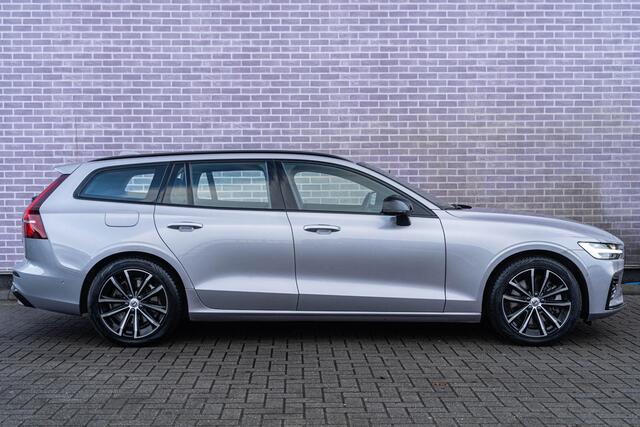 Volvo V60 2.0 T6 Plug-in hybrid AWD Plus Dark Elektrisch verstelbare stoelen | Harmon Kardon | Sportstoelen| Electrisch inklapbare Trekhaak | 360 Camera | Verwarmbare Voorruit