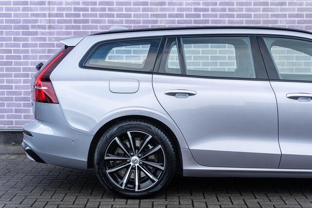Volvo V60 2.0 T6 Plug-in hybrid AWD Plus Dark Elektrisch verstelbare stoelen | Harmon Kardon | Sportstoelen| Electrisch inklapbare Trekhaak | 360 Camera | Verwarmbare Voorruit