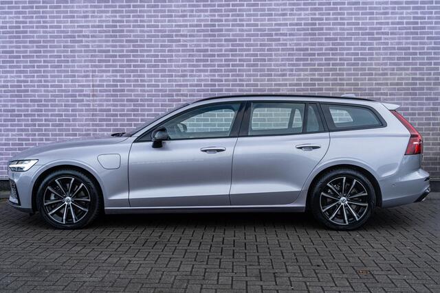 Volvo V60 2.0 T6 Plug-in hybrid AWD Plus Dark Elektrisch verstelbare stoelen | Harmon Kardon | Sportstoelen| Electrisch inklapbare Trekhaak | 360 Camera | Verwarmbare Voorruit