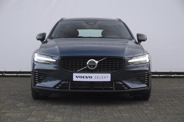 Volvo V60 T6 350PK Automaat AWD Plus Dark / Adaptive cruise control / Elektrische stoelen / Harman Kardon audio / Trekhaak / Pilot assist / BLIS / Stoel en stuur verwarming / Elektrische achterklep / Parkeersensoren met 360 camera / Google infotainment