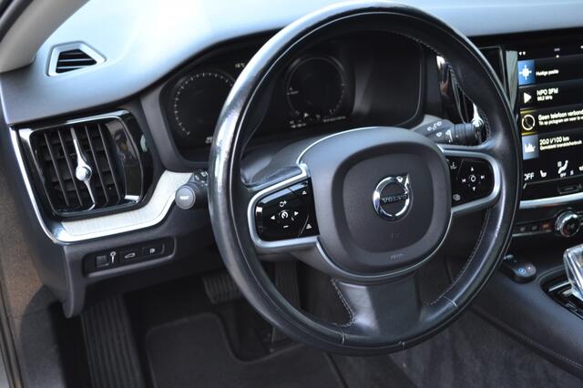 Volvo V60 PHEV 2.0 T8 AWD R. R-Des.