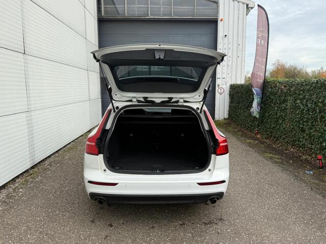 Volvo V60 2.0 B3 Mom. Adv.