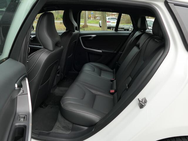 Volvo V60 2.0 T3 Polar+ Dyn. Xenon / Leer / Trekhaak