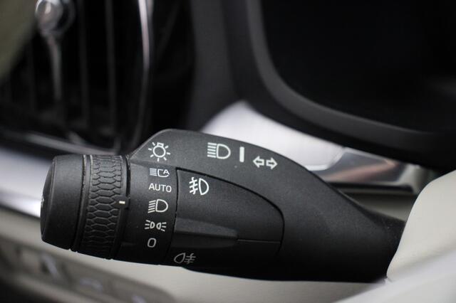 Volvo V60 2.0 T6 PHEV Twin Engine AWD Momentum Pro - Leer, Trekhaak