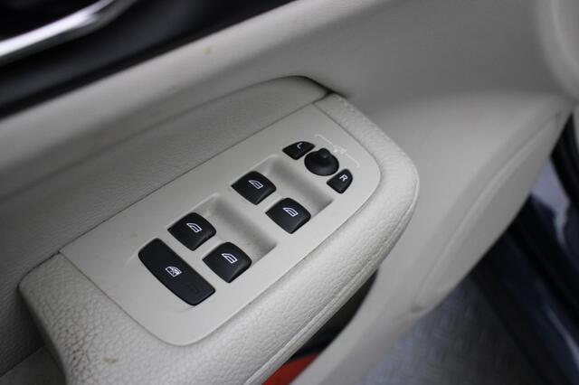 Volvo V60 2.0 T6 PHEV Twin Engine AWD Momentum Pro - Leer, Trekhaak