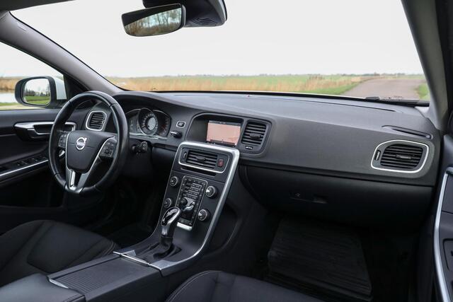Volvo V60 1.5 T3 Kinetic ? Stuurverwarming ? Trekhaak ? Camera