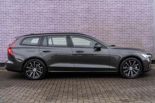 Volvo V60 2.0 T6 Plug-in hybrid AWD Plus Dark | Sportstoelen | Trekhaak | Harman Kardon Audio | 360 Camera | Stuur-/Stoelverwarming |