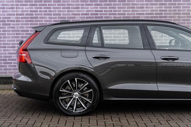 Volvo V60 2.0 T6 Plug-in hybrid AWD Plus Dark | Sportstoelen | Trekhaak | Harman Kardon Audio | 360 Camera | Stuur-/Stoelverwarming |