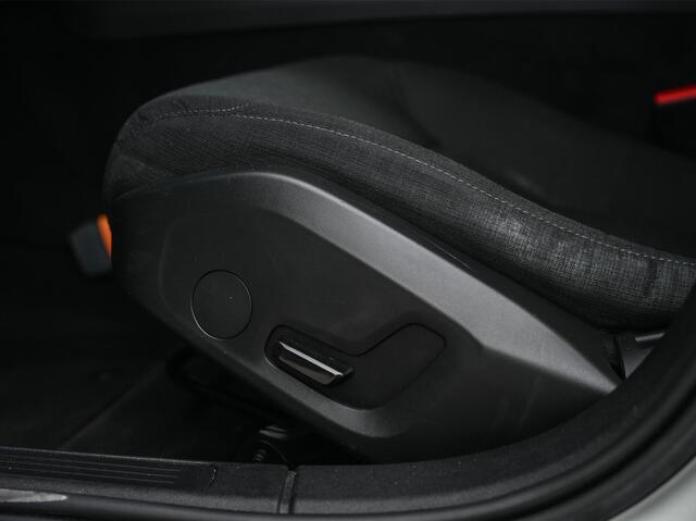 Volvo V60 2.0 D3 · NL-auto · Automaat · Parkeersensoren voor en achter · Cruise control · Led · Virtual cockpit