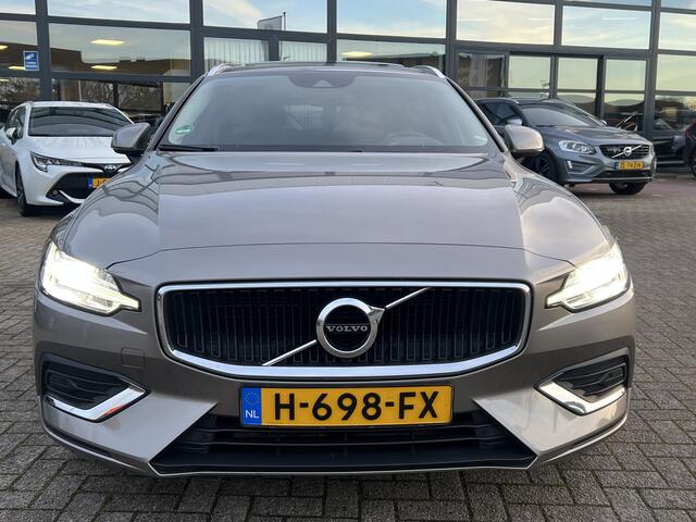 Volvo V60 2.0 T6 Recharge 340 pk AWD Momentum Pro Navigatie Trekhaak Panoramadak Head Up Camera PDC v+a Dab Carplay Extra Getint Glas NL Auto 1e Eigenaar Plug in Hybride