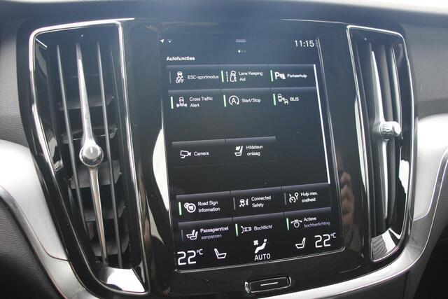 Volvo V60 B3 Momentum - Leder - IntelliSafe Surround - Elektr. bedienb. voorstoelen - Parkeercamera achter - Verwarmde voorstoelen - Extra getint glas - Parkeersensoren voor & achter - Adaptieve LED koplampen -