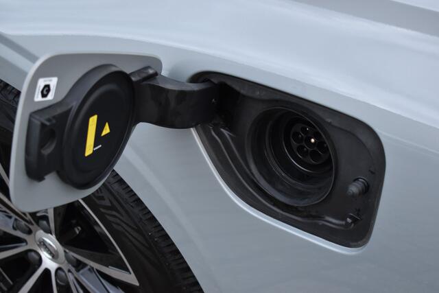 Volvo V60 T6 AWD 350PK Plug-in hybrid Plus Dark | Trekhaak | H&K | Contour stoelen | 360 Camera | 19"LMV |