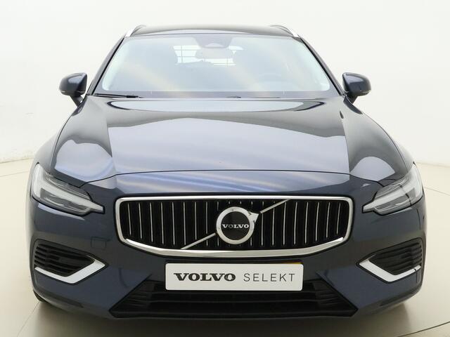 Volvo V60 T6 350pk AWD Essential Bright / Stoel + Stuurw. Verwarming / PDC + Camera / El. Trekhaak / 18'' / Achterb. Verwarming / Google / DAB / Metallic Lak /