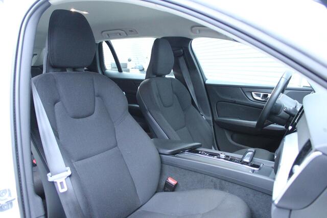 Volvo V60 B3 Automaat Business Pro | Adaptieve Cruise Control Met Pilot Assist | BLIS Dodehoekdetectie | Apple Carplay/Android Auto | Electronic Climate Control | DAB+ | Keyless Entry | Elektrische Achterklep | 17" Lichtmetalen Velgen | Park Assist Achter