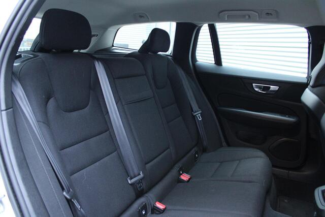 Volvo V60 B3 Automaat Business Pro | Adaptieve Cruise Control Met Pilot Assist | BLIS Dodehoekdetectie | Apple Carplay/Android Auto | Electronic Climate Control | DAB+ | Keyless Entry | Elektrische Achterklep | 17" Lichtmetalen Velgen | Park Assist Achter