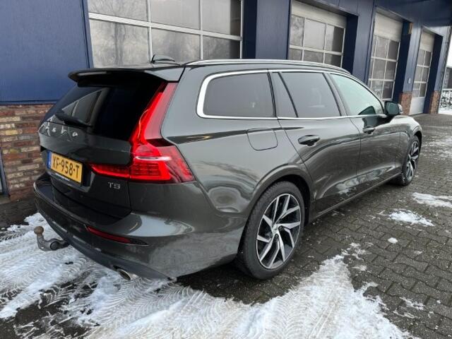Volvo V60 2.0 T5 MOMENTUM. TREKHAAK. ALL. IN.
