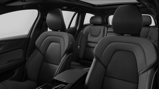 Volvo V60 T6 Plug-in hybrid AWD Plus Dark | Schuif-/kanteldak | Extra getint glas achter | 19" 5-triplespaaks Glossy Black Diamond Cut