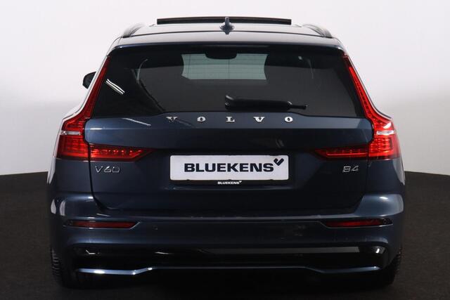 Volvo V60 B4 Ultra Dark - Panorama/schuifdak - IntelliSafe Assist & Surround - 360º Camera - Harman/Kardon audio - Verwarmde voorstoelen, stuur & achterbank - Parkeersensoren voor & achter - Elektr. bedienb. voorstoelen met geheugen - Head up display - Draadloze te