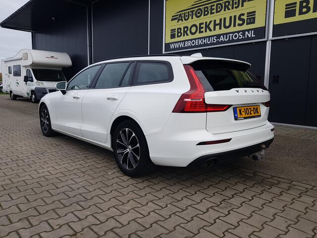 Volvo V60 2.0 B3 Momentum Advantage