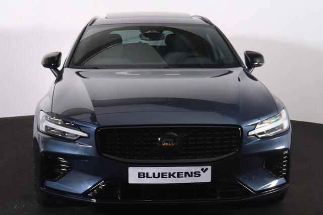 Volvo V60 T6 Recharge AWD Plus Dark Black Edition - Panorama/schuifdak - IntelliSafe Assist & Surround - Parkeercamera achter - Verwarmde voorstoelen, stuur & achterbank - Parkeersensoren voor & achter - Elektr. bedienb. voorstoelen met geheugen - Elektr. inklapbar