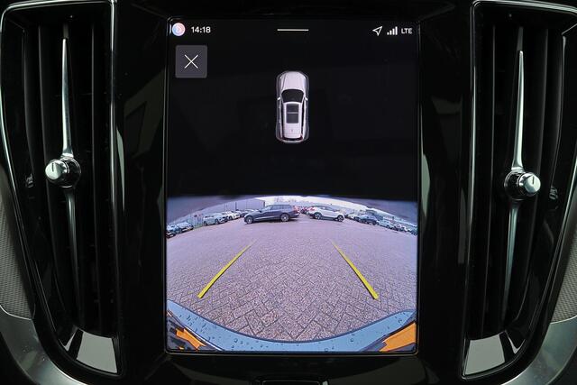 Volvo V60 T6 Recharge AWD Plus Dark Black Edition - Panorama/schuifdak - IntelliSafe Assist & Surround - Parkeercamera achter - Verwarmde voorstoelen, stuur & achterbank - Parkeersensoren voor & achter - Elektr. bedienb. voorstoelen met geheugen - Elektr. inklapbar