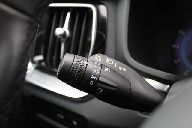 Volvo V60 2.0 T6 Plug-in hybrid AWD Plus Dark | Pilot Assist | Leder | Trekhaak | 360 Camera | H&K