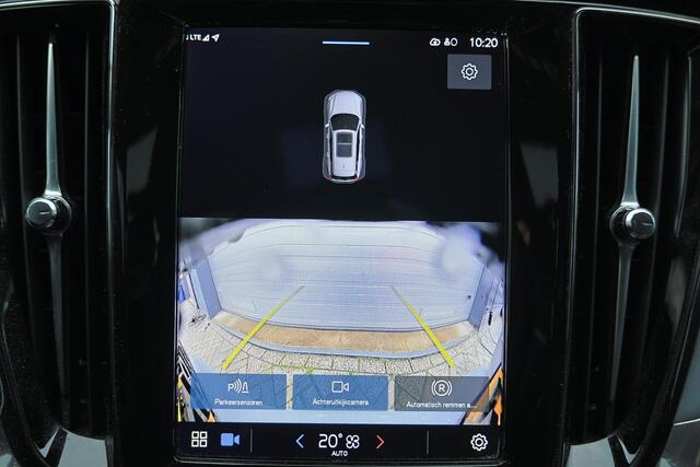 Volvo V60 B3 Essential Edition - Parkeercamera achter - Parkeersensoren voor & achter - Draadloze tel. lader - High Performance audio - Cruise control - Elektr. inklapbare trekhaak - 17' LMV