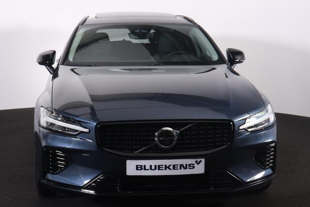 Volvo V60 T6 Recharge AWD Ultra Dark - Panorama/schuifdak - IntelliSafe Assist & Surround - Harman/Kardon audio - Parkeercamera achter - Verwarmde voorstoelen, stuur & achterbank - Parkeersensoren voor & achter - Elektr. bedienb. voorstoelen met geheugen - Extra ge