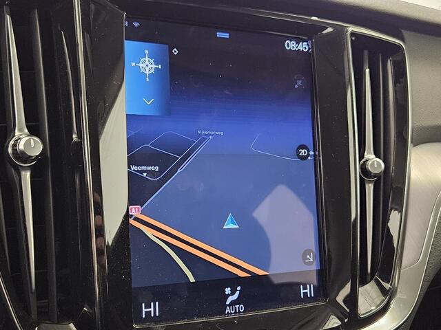 Volvo V60 2.0 B3 Core | Cruise Control | Navigatie | Apple CarPlay & Android Auto | PDC Achter | LED Koplampen | 2 Zone Climate Control |