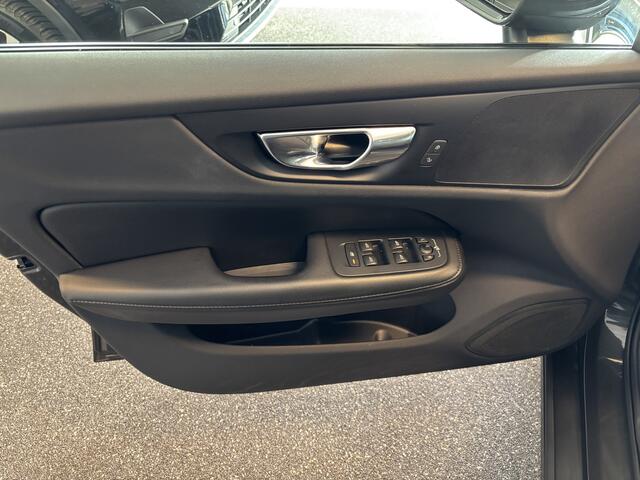 Volvo V60 2.0 B3 163 Pk / Leer / Stuur- en Stoelverwarming / Dab+ / Apple Carplay / Camera / Trekhaak - 100% Volvo dealer -