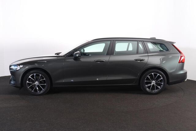 Volvo V60 B3 Momentum Advantage - IntelliSafe Assist - Parkeercamera achter - Parkeersensoren voor & achter - Draadloze tel. lader - High Performance audio - 17' LMV