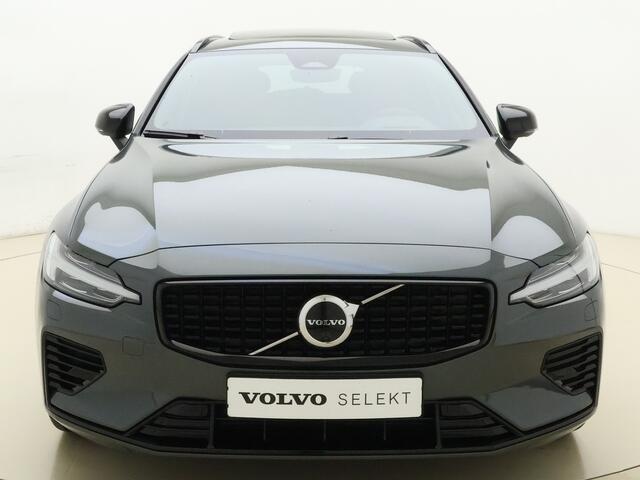 Volvo V60 T8 455pk AWD Ultra Performance Edition - Dark / NIEUW / DIRECT LEVERBAAR / Sportstoelen / Forest Lake / 19'' / Extra Getint Glas / Polestar / Black Pack /