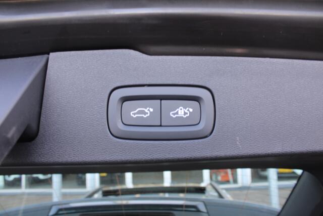 Volvo V60 B3 Automaat Momentum Business | Schuif/kanteldak | Camera | Keyless | PDC V+A | Verw. stoelen & stuurwiel |