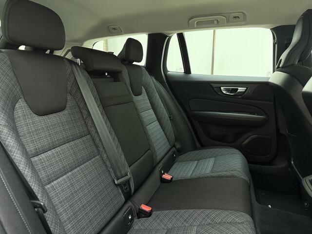 Volvo V60 B3 177pk Core / 19'' / BLIS / Trekhaak / Keyles entry / Elektrische achterklep / Google-systeem /