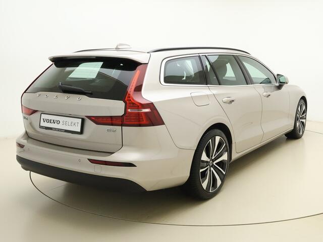 Volvo V60 B3 177pk Core / 19'' / BLIS / Trekhaak / Keyles entry / Elektrische achterklep / Google-systeem /