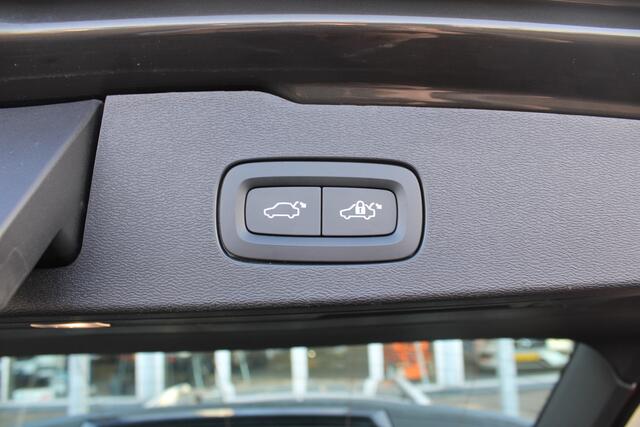 Volvo V60 B3 Automaat Inscription | Adapt. Cruise | Verw. Voorstoelen | Camera | 18" LMV | DAB | Keyless |